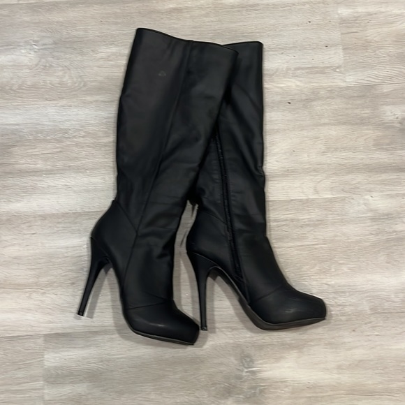 Black leather high heel boots - Picture 3 of 5